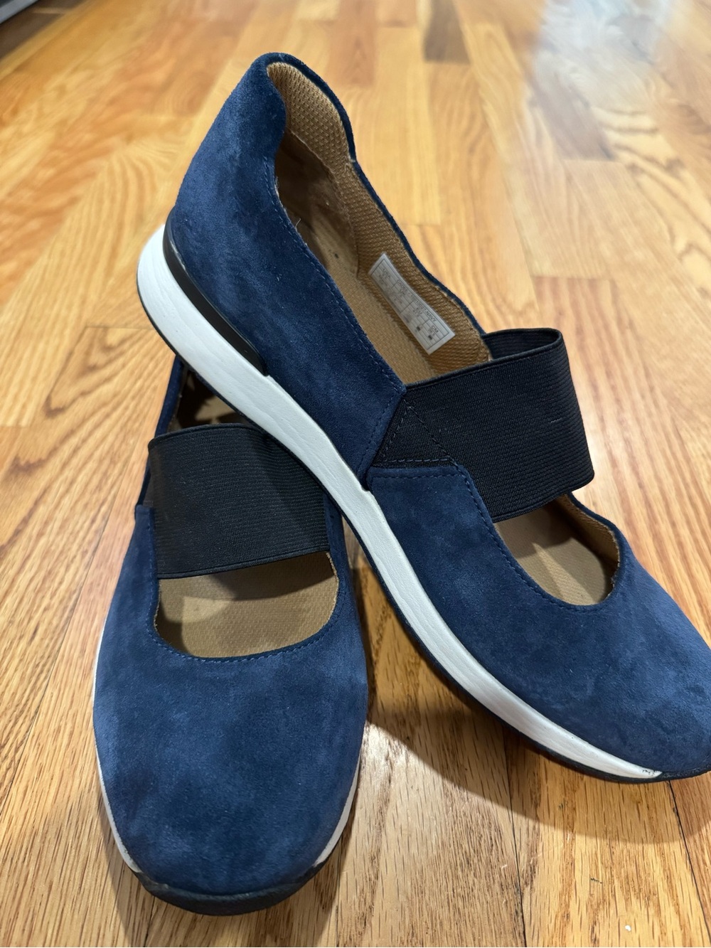 Vionic- Cadee Navy Blue Slip-On Shoes. Size 9.5